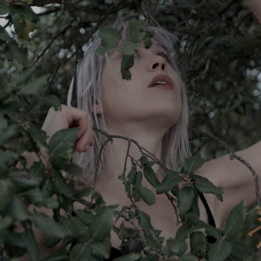 白鹿被强❌喷水羞羞漫画
